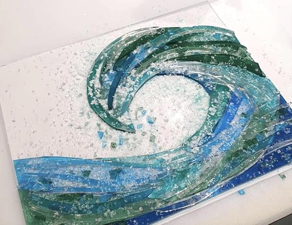 A beautiful wave made of various piece of glass and crystal.