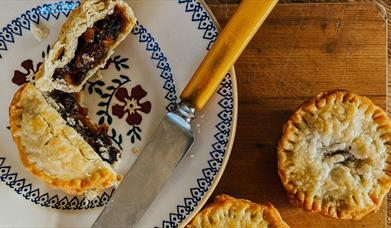 mince pies on a plate and table 