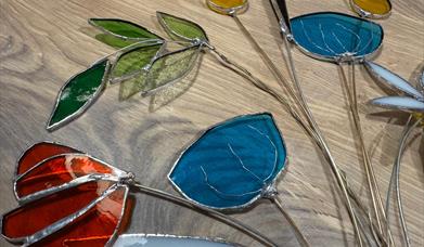 close up of a tiffany glass bouquet of colourful flowers.