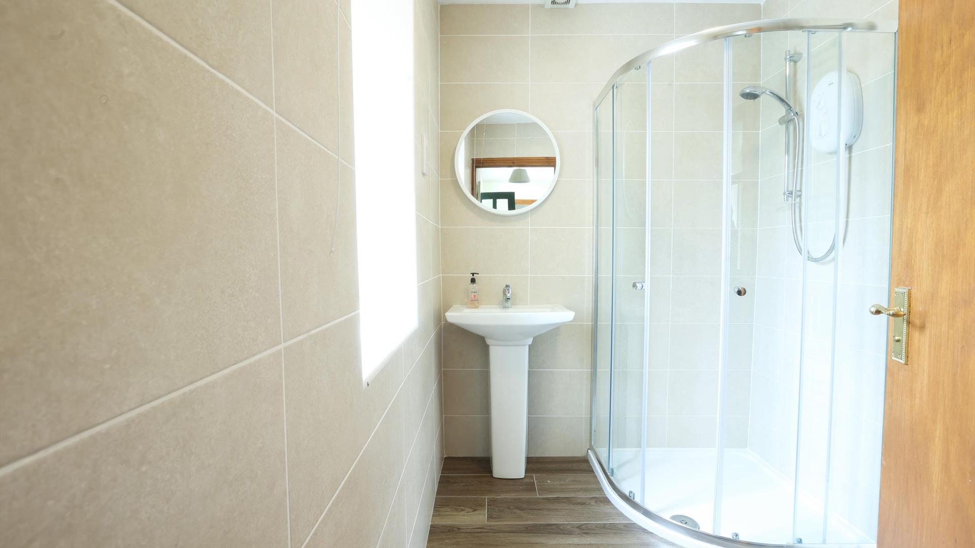 interior of bathroom at Kings Country Cottages - Marshalls