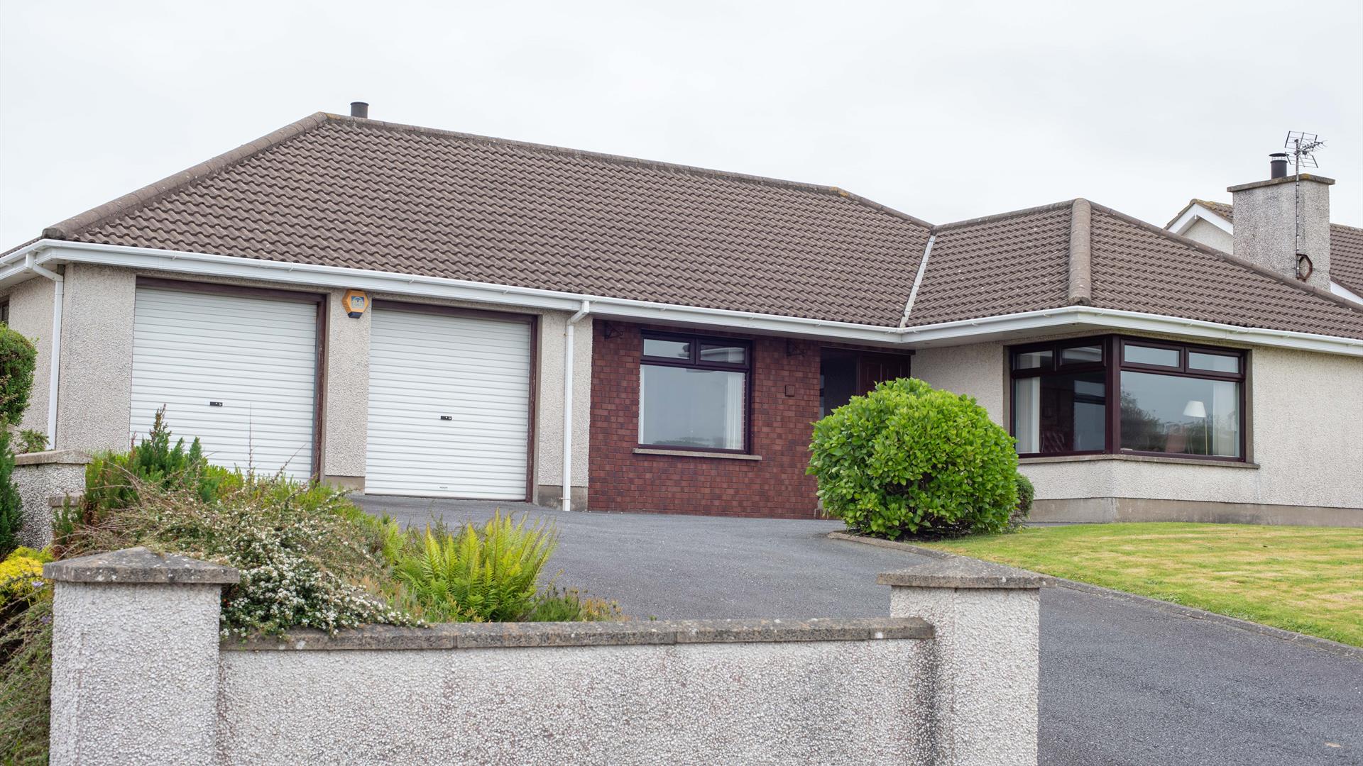 Exterior of Warren Crescent, single-storey self-catering accommodation with attached garage, driveway and front lawn.