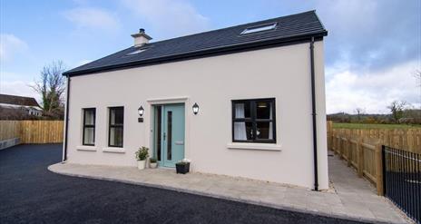 exterior of Dawn Chorus self-catering cottage