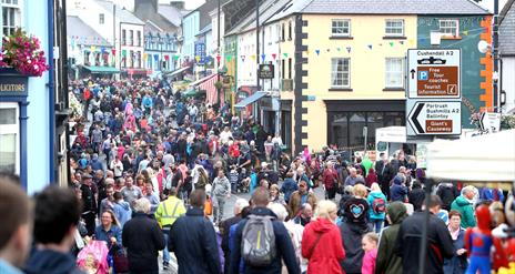 Crowds line the street in the Diamond