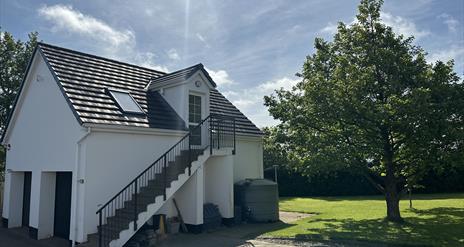 Guesthouse exterior and parking