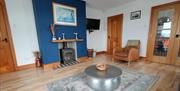 ballingtoy harbour cottage holiday let rent lounge