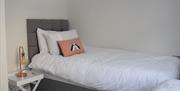 twin bedroom pink puffin room
