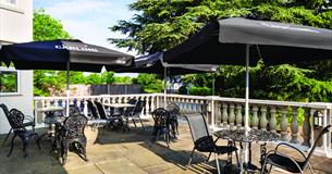 Ramada by Wyndham Cheltenham - outdoor seating