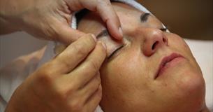 Lady having her eyebrows waxed