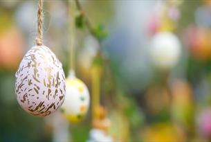 Hanging Easter eggs