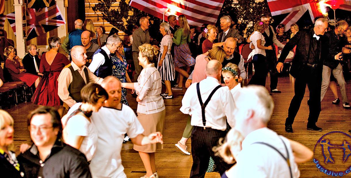 Lindy Hop Dance Classes