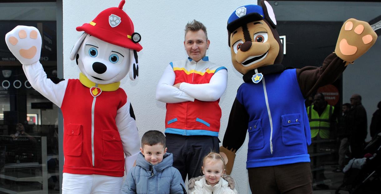 Paw Patrol characters with children