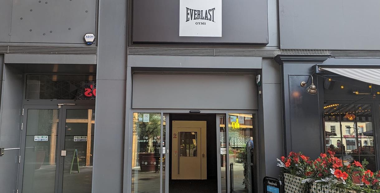 Everlast Fitness Club exterior