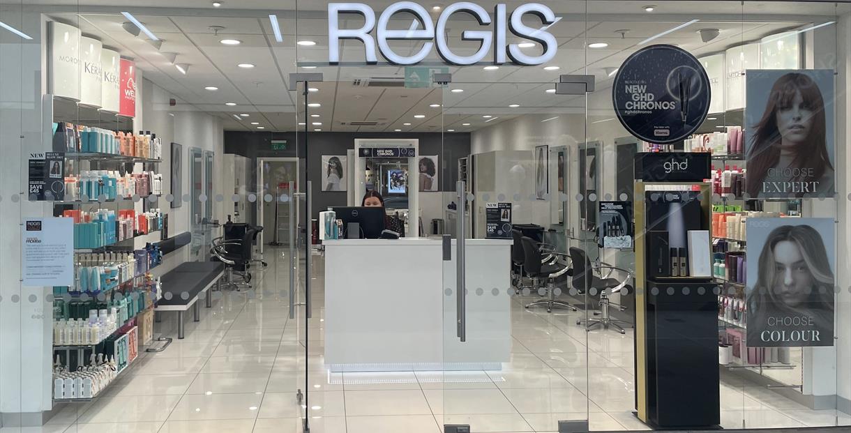 Regis Salon exterior