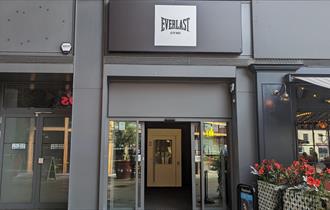 Everlast Fitness Club exterior