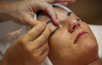 Lady having her eyebrows waxed