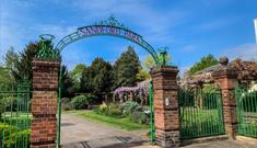 Sandford Park Cheltenham entrance