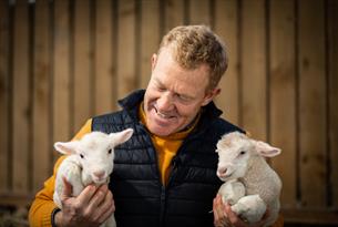 Live Lambing at Cotswold Farm Park - Adam Henson & lambs