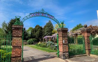Sandford Park Cheltenham entrance
