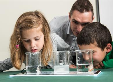 hands on workshop,school summer holidays,family activities,catalyst science discovery centre