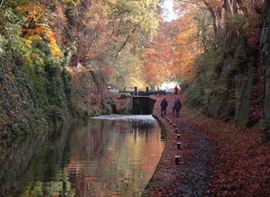 Walking on the Shropshire Union Canal in Chester