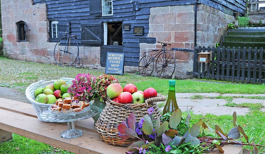a victorian harvest at Stretton Watermill