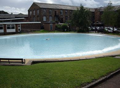 Congleton Paddling Pool - A free way to spend the day.