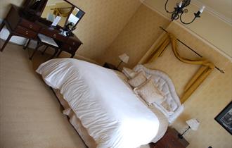 Cheltenham Lodge master bedroom