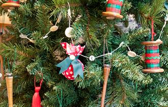 Making Christmas : Handmade Holidays at Silk Museum