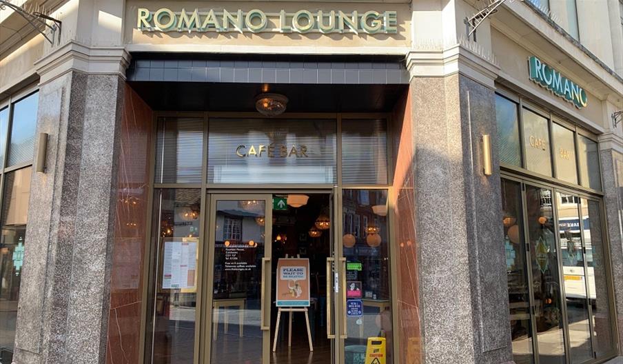 Romano Lounge exterior