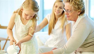 Te Prynhawn Caneuon y Sioeau Cerdd ar Sul y Mamau yng Ngwesty’r St George, Llandudno