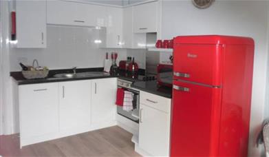 Claremont House Holiday Apartments - Kitchen