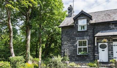 Glan Dulyn Riverside Cottage