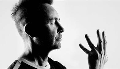 Nigel Kennedy - A Virtuoso Concert Performance