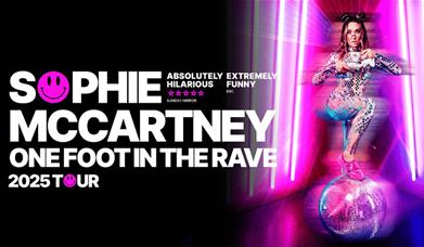 Sophie McCartney: One Foot in the Rave yn Venue Cymru