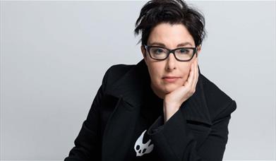 The Eternal Shame of Sue Perkins yn Venue Cymru