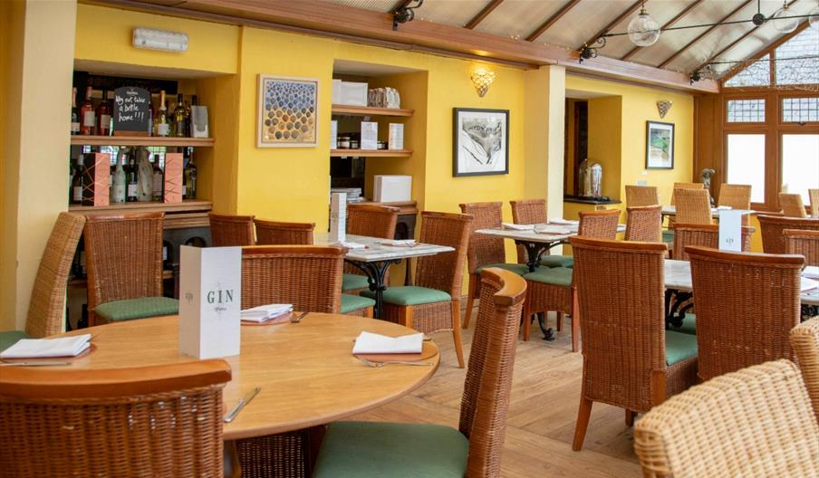 Dining area, Kinmel Arms