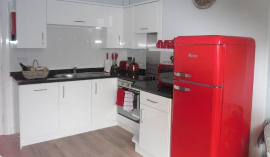 Claremont House Holiday Apartments - Kitchen