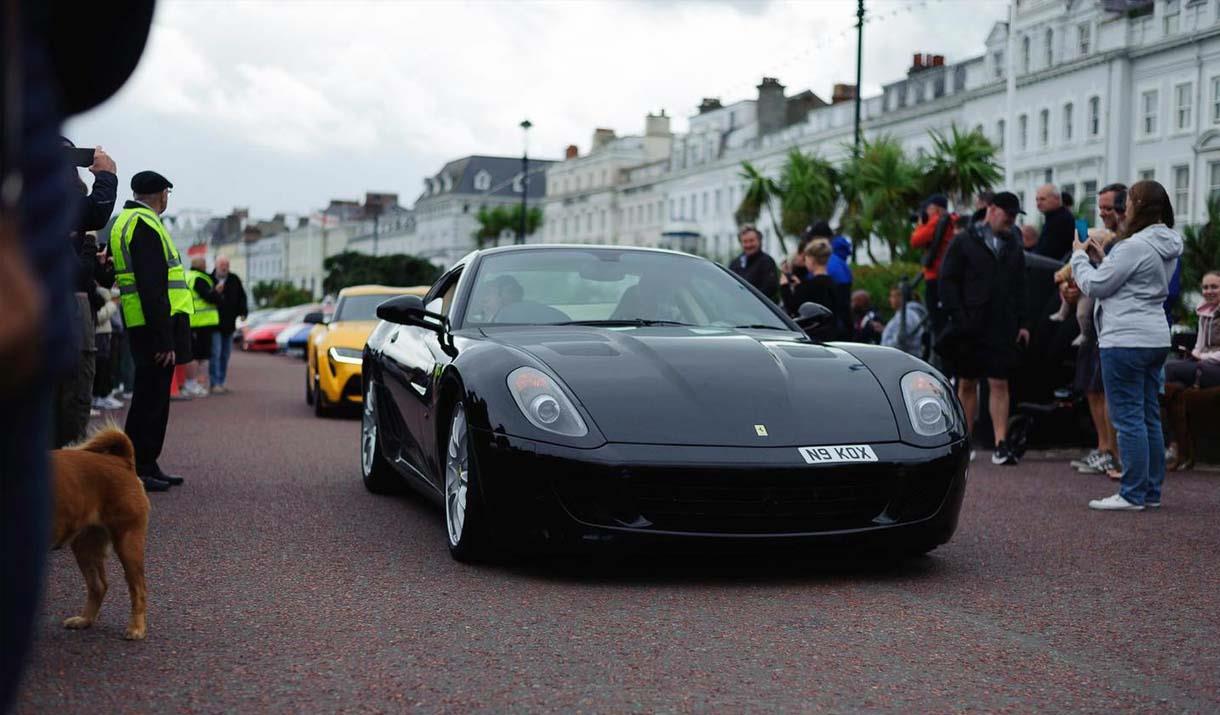 Supercar Sunday ar Bromenâd Llandudno