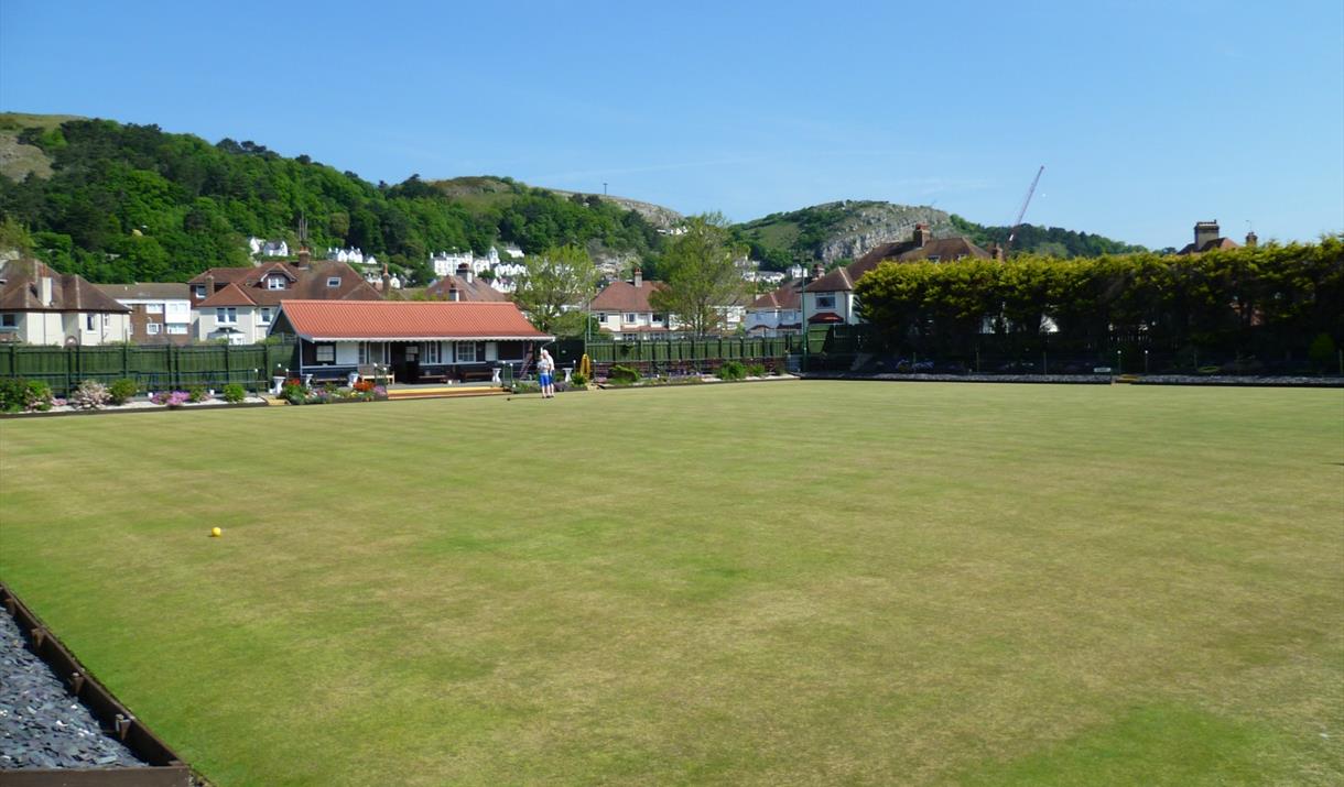 Clwb Bowlio'r Oval, Llandudno