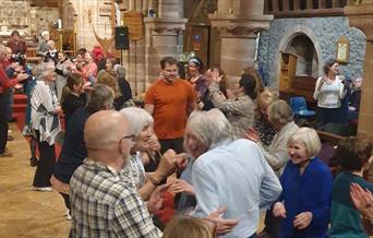 Ceilidh Cymunedol yn Eglwys y Santes Fair, Betws-y-Coed