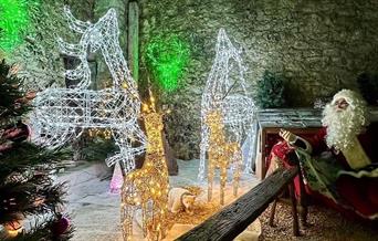 Ogof Hudol Siôn Corn ac Academi Corachod Castell Gwrych