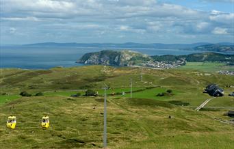 Golygfa o'r Gogarth, gan gynnwys y system ceir cebl