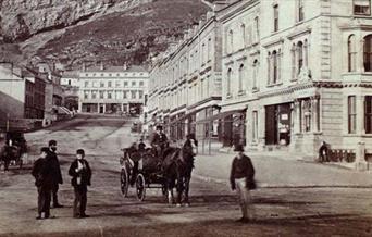 Un Tro, Ers Talwm - taith gerdded o amgylch hen dref Llandudno