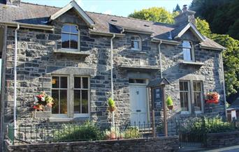 Sŵn-y-Dŵr Holiday Cottage