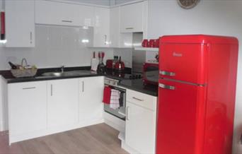 Claremont House Holiday Apartments - Kitchen