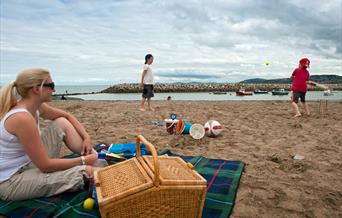 Traeth tywodlyd Llandrillo-yn-Rhos