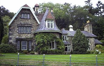 Outside of Pensychnant Nature Conservation Centre