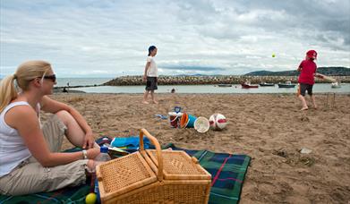 Traeth tywodlyd Llandrillo-yn-Rhos