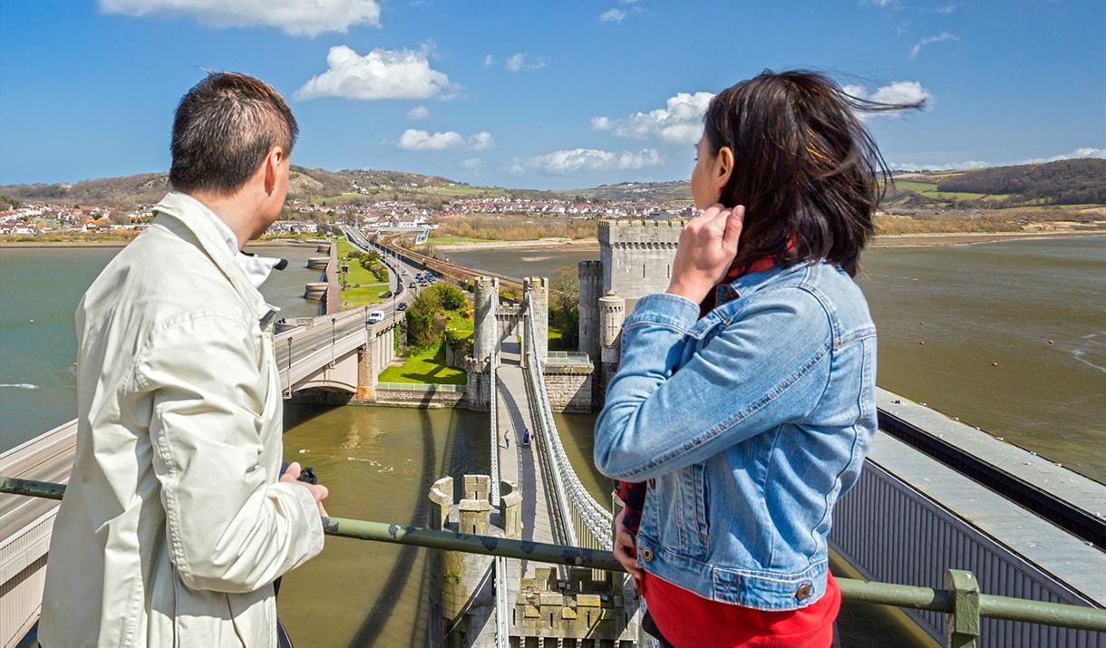 Golygfa o Bont Grog Conwy