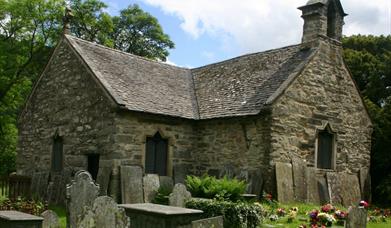 Hen Eglwys Sant Mihangel a mynwent, Betws-y-Coed